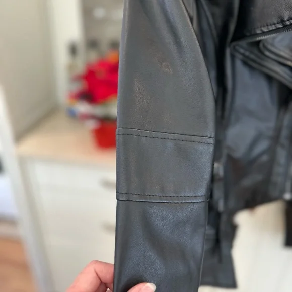 Leather Jacket - Picture 4 of 7